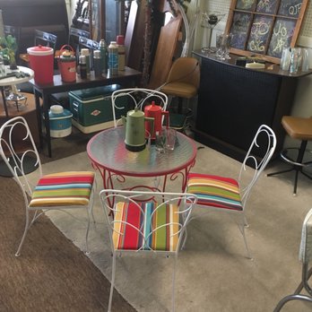 Dirt Road Treasures - Antiques Near Me - Bedford, Virginia Dirt Road Treasures - Antiques Near Me - Bedford, Virginia