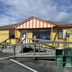 KD Donuts - Outside