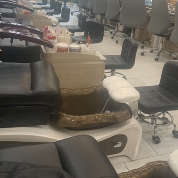 3D Nail Spa - Clean Pedicure Stations - Nail Salons Near Me - Waterbury, Connecticut