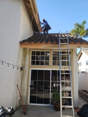 JF Roofing Solutions Logo