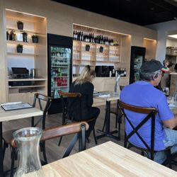 Mister O1 Extraordinary Pizza Mission Bay - Wine bar