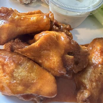 Wings 'N' Pies - Buffalo medium Wings 'n' Pies Sampler (Small) - Chicken Wings Near Me - Groton, Connecticut