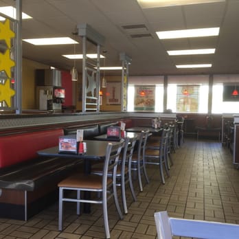 Carl's Jr - Good dining room - Fast Food Near Me - Gorman, California