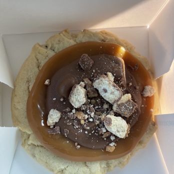 Crumbl - Oak Forest - Twix / Snickers Cookie - Bakeries Near Me - Houston, Texas Crumbl - Oak Forest - Twix / Snickers Cookie - Bakeries Near Me - Houston, Texas