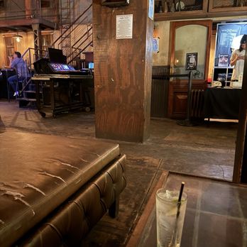 Harvard & Stone - Couch area - Bars Near Me - Los Angeles, California