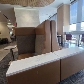 Admirals Club - Airport Lounges Near Me - Houston, Texas
