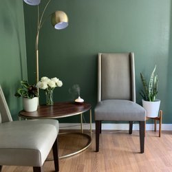 Gretchen's Boutique - Private lobby, 1 guest only