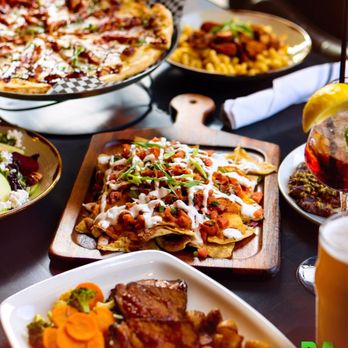 District Fore Social - Sports Bars Near Me - Milwaukee, Wisconsin District Fore Social - Sports Bars Near Me - Milwaukee, Wisconsin