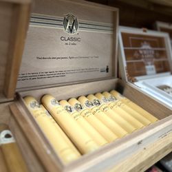 Elite Smoke Shop - CIGAR AVO