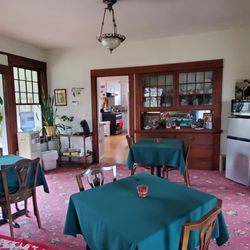 Scappoose Creek Inn - Breakfast area