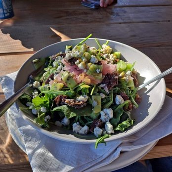 Flatland Brewing - Arugula salad with blue cheese, pistachios and kiwi. So fresh and delicious. - Breweries Near Me - Elk Grove, California