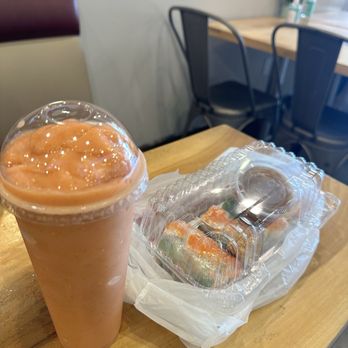 Poki Poki HB - HB smoothie and Shrimp Spring Rolls (2) - Sushi Bars Near Me - Huntington Beach, California