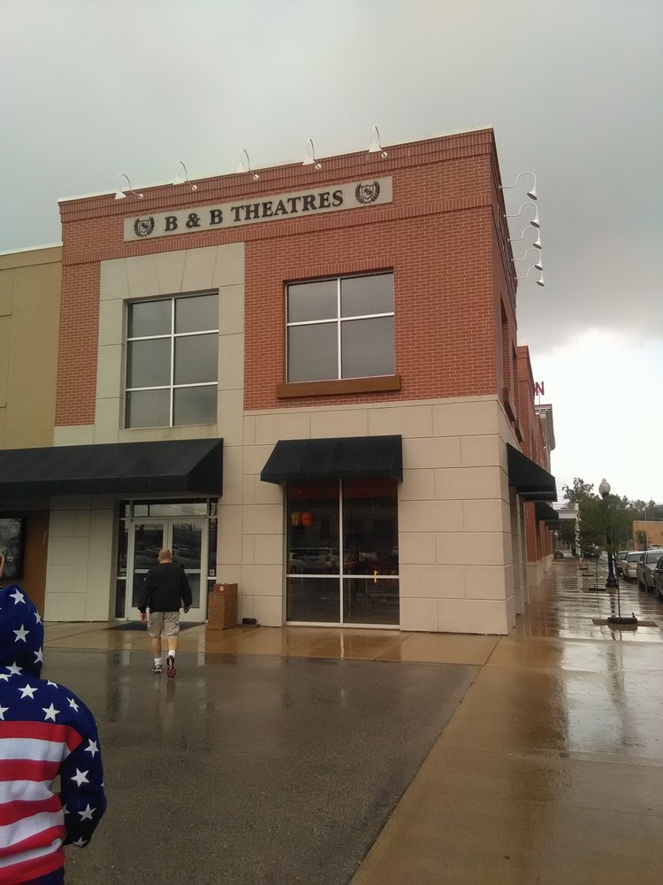 B&B Theatres Hannibal Main Street Cinema 8, Hannibal Roadtrippers