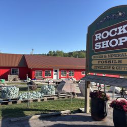 Dave's rock shop - This is the real Dave's rock shop at 1020 Mount Rushmore rd custer SD