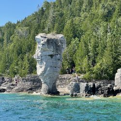 Flowerpot island - Flower pot natural formation
