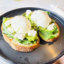 Camino a Comala - Aguacate toast