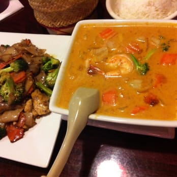 Salween Thai - pad see eew with chicken and masaman curry = best dishes here! - Thai Near Me - Omaha, Nebraska Salween Thai - pad see eew with chicken and masaman curry = best dishes here! - Thai Near Me - Omaha, Nebraska