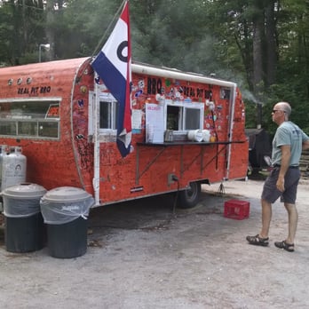 Smokin' Good BBQ - Trailer on the side of the road! Pork sunday! - Barbeque Near Me - Bethel, Maine