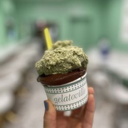 Gelatoville - Pistachio and chocolate