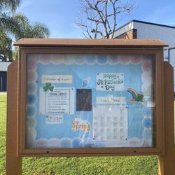 Lincoln Elementary School - Bulletin Board outside the TK/Kinder gate providing updates to parents