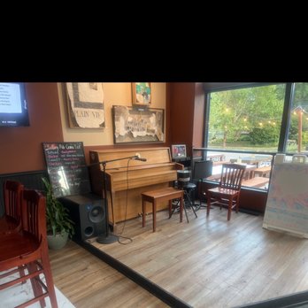 Gallery Pub - The Stage - Pizza Near Me - Saint Louis, Missouri Gallery Pub - The Stage - Pizza Near Me - Saint Louis, Missouri