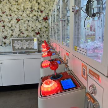 Ragin’ Boba - Gorgeous backdrop with crane games on the side - Bubble Tea Near Me - Oxnard, California Ragin’ Boba - Gorgeous backdrop with crane games on the side - Bubble Tea Near Me - Oxnard, California