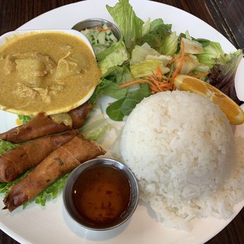 Kacha Thai Bistro - Lunch Special: Goong gra bok and Chicken Yellow Curry - Thai Near Me - Walnut Creek, California