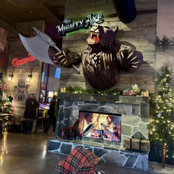 The Mighty Axe - Cozy lounge - Axe Throwing Near Me - Thousand Oaks, California