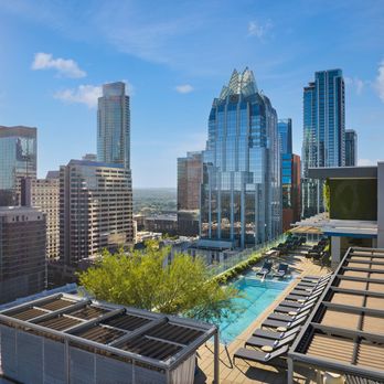 Azul Rooftop - Cocktail Bars Near Me - Austin, Texas