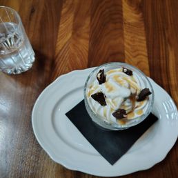 The dulce de leche vanilla ice cream with chocolate chunks
