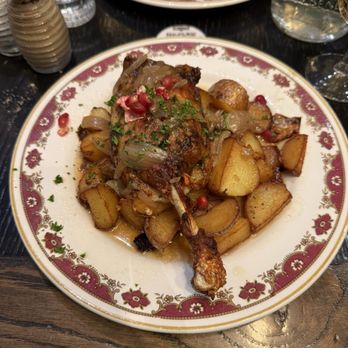 L'Amour Vache - Confit de canard - Brasseries Near Me - Paris, 75
