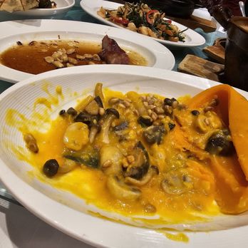 美心皇宮 - Pumpkin with pine nuts and mushrooms... unusual and very good! - Cantonese Near Me - Hong Kong, HK