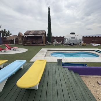 Hicksville Trailer Palace - Pool area - Hotels Near Me - Joshua Tree, California