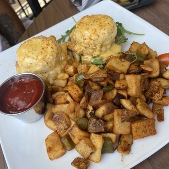 Blackwall Hitch - Crab Benedict - New American Near Me - Baltimore, Maryland