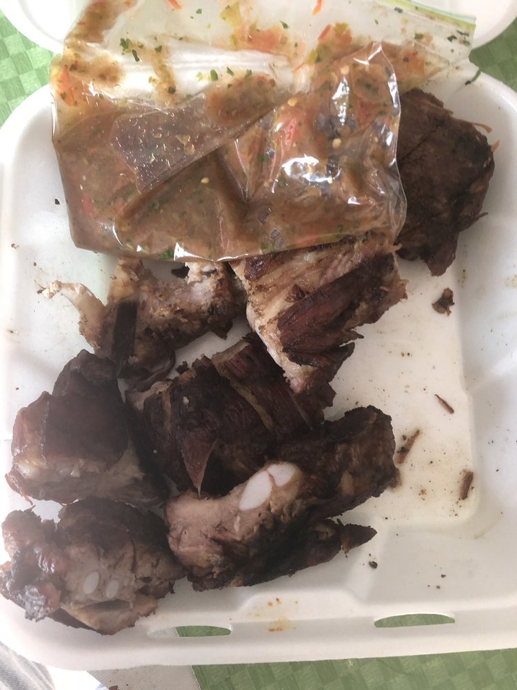 Pollos Y Costillas Logo