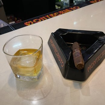 Casa de Montecristo - Tobacco Shops Near Me - Paramus, New Jersey
