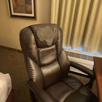 Hampton Inn Perry - Smelly and dilapidated room decor - Hotels Near Me - Perry, Florida