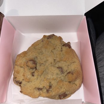 Crumbl - Towne Lake - Bakeries Near Me - Cypress, Texas