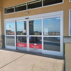 Grocery Outlet - Entry