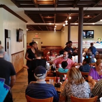 Roasters 'N Toasters North Miami Beach - Dining area. 1pm Sunday. - Delis Near Me - North Miami Beach, Florida