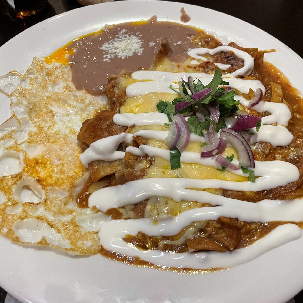 Victor's - Chilaquiles con Pollo - Breakfast & Brunch Near Me - Ensenada, BCN Victor's - Chilaquiles con Pollo - Breakfast & Brunch Near Me - Ensenada, BCN