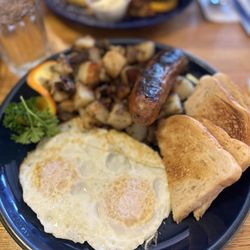 Walnut Avenue Café - Eggs over medium, chicken sausage and sour dough