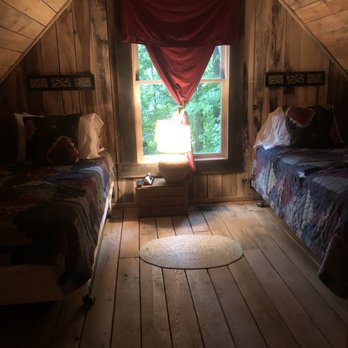 River Place Café - two beds and a window - American Near Me - Kyles Ford, Tennessee River Place Café - two beds and a window - American Near Me - Kyles Ford, Tennessee
