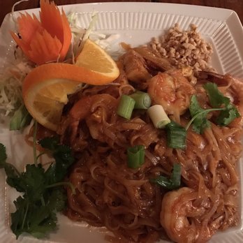Thai Paradise - Pad Thai with prawns - Thai Near Me - Folsom, California Thai Paradise - Pad Thai with prawns - Thai Near Me - Folsom, California