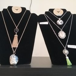 Creatiff - Handmade necklaces.  Very beautiful and affordable.  Picture does not show the real colors, due to to the lightning.  We also do commission.