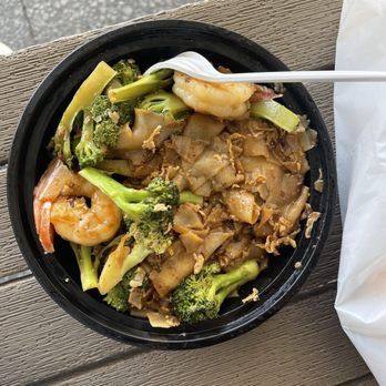 Thaiphoon - Pad see ew with shrimp - Thai Near Me - Palo Alto, California