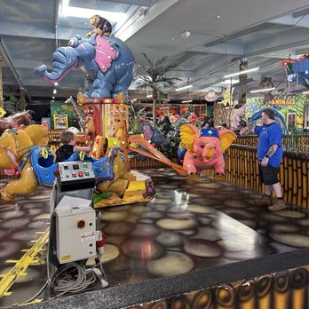 Party Jungle - Flying elephant ride - Kids Activities Near Me - Phoenix, Arizona