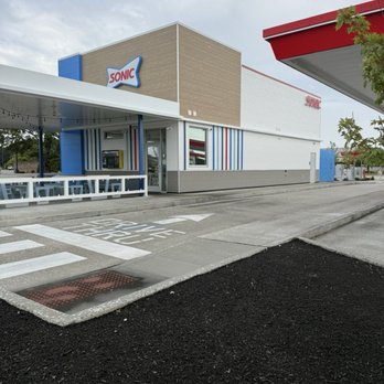 Sonic - Drive thru - Burgers Near Me - Indianapolis, Indiana Sonic - Drive thru - Burgers Near Me - Indianapolis, Indiana