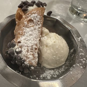Tre Famiglia - Mini cannoli with a scoop of vanilla ice cream - Italian Near Me - Haddonfield, New Jersey