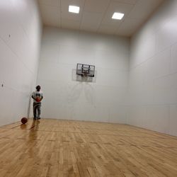 Genesis Health Clubs - Salina - Basketball court